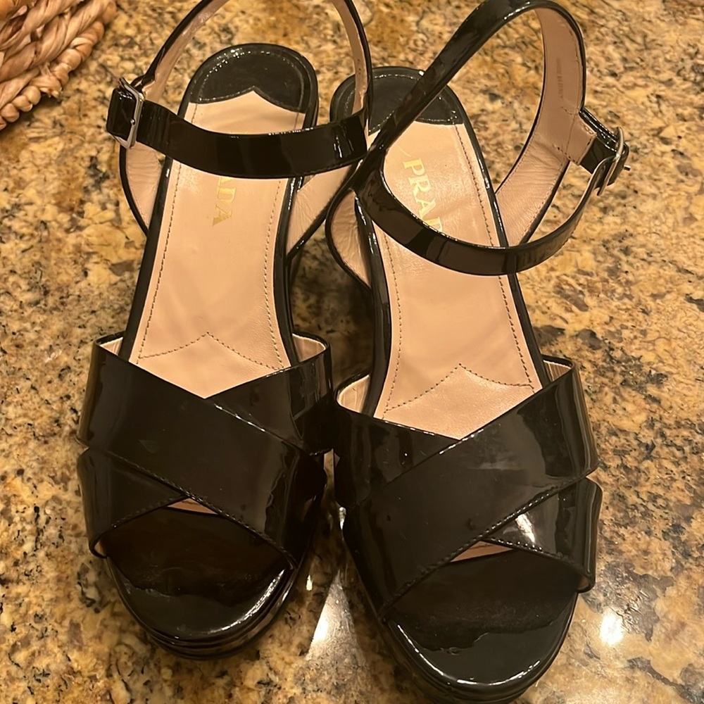 Prada black patten leather. Size 40 EUC 💝